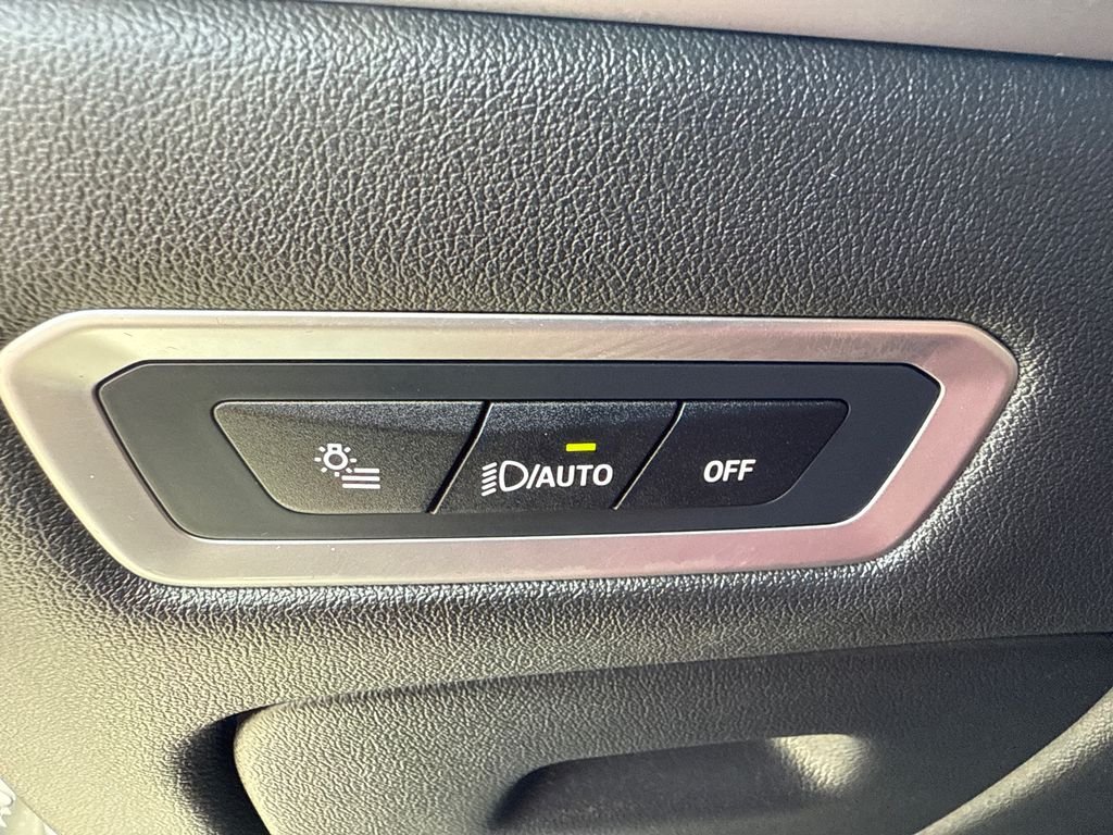 Used 2024 Gray BMW xDrive40i image 24