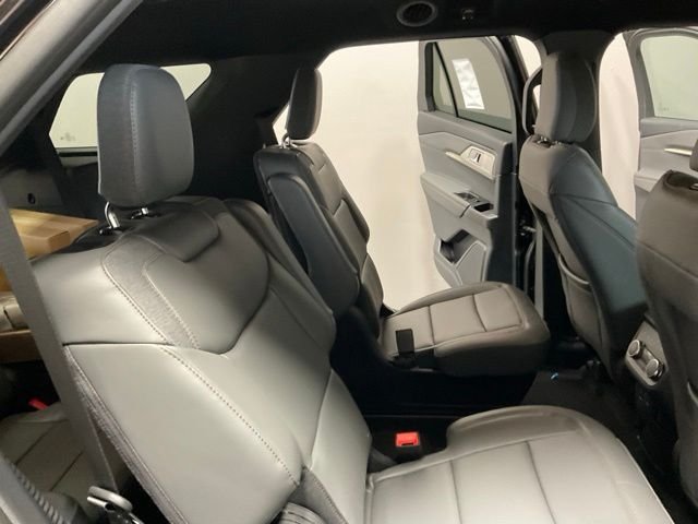 New 2027 Agate Black Metallic Ford Active image 26