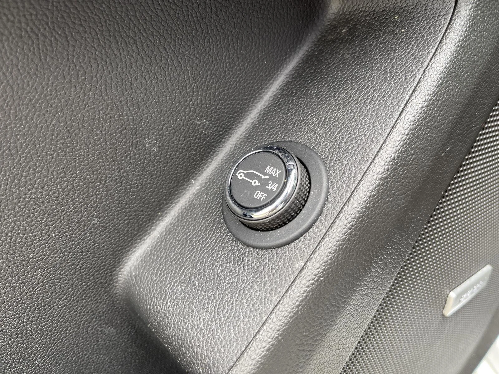Used 2023 Iridescent Pearl Tricoat Chevrolet Premier image 14