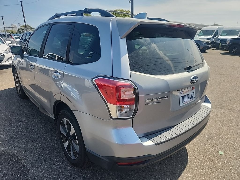Used 2017 Silver Subaru 2.5i Premium image 10