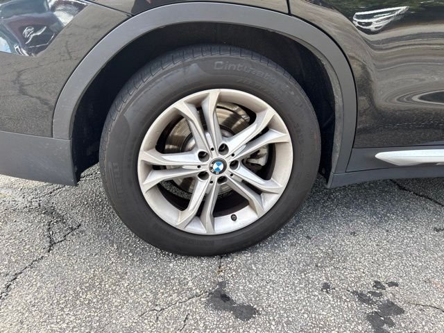 Used 2021 Black BMW sDrive30i image 5
