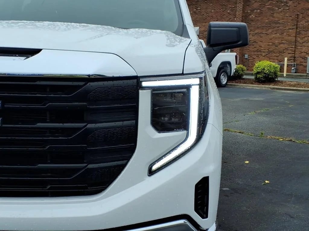 New 2026 Summit White GMC Pro image 22