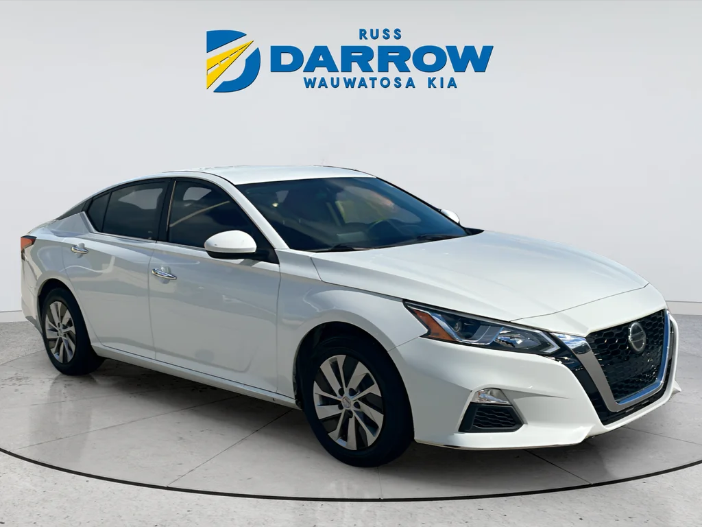Used 2019 White Nissan 2.5 S image 7