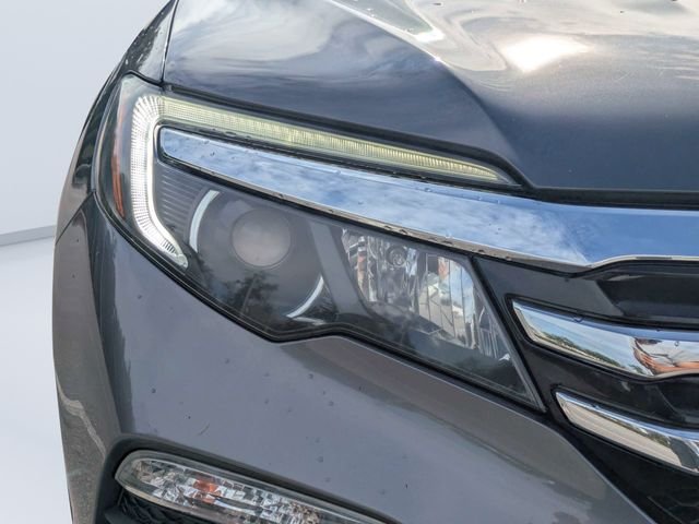 Used 2017 Gray Honda Touring image 9