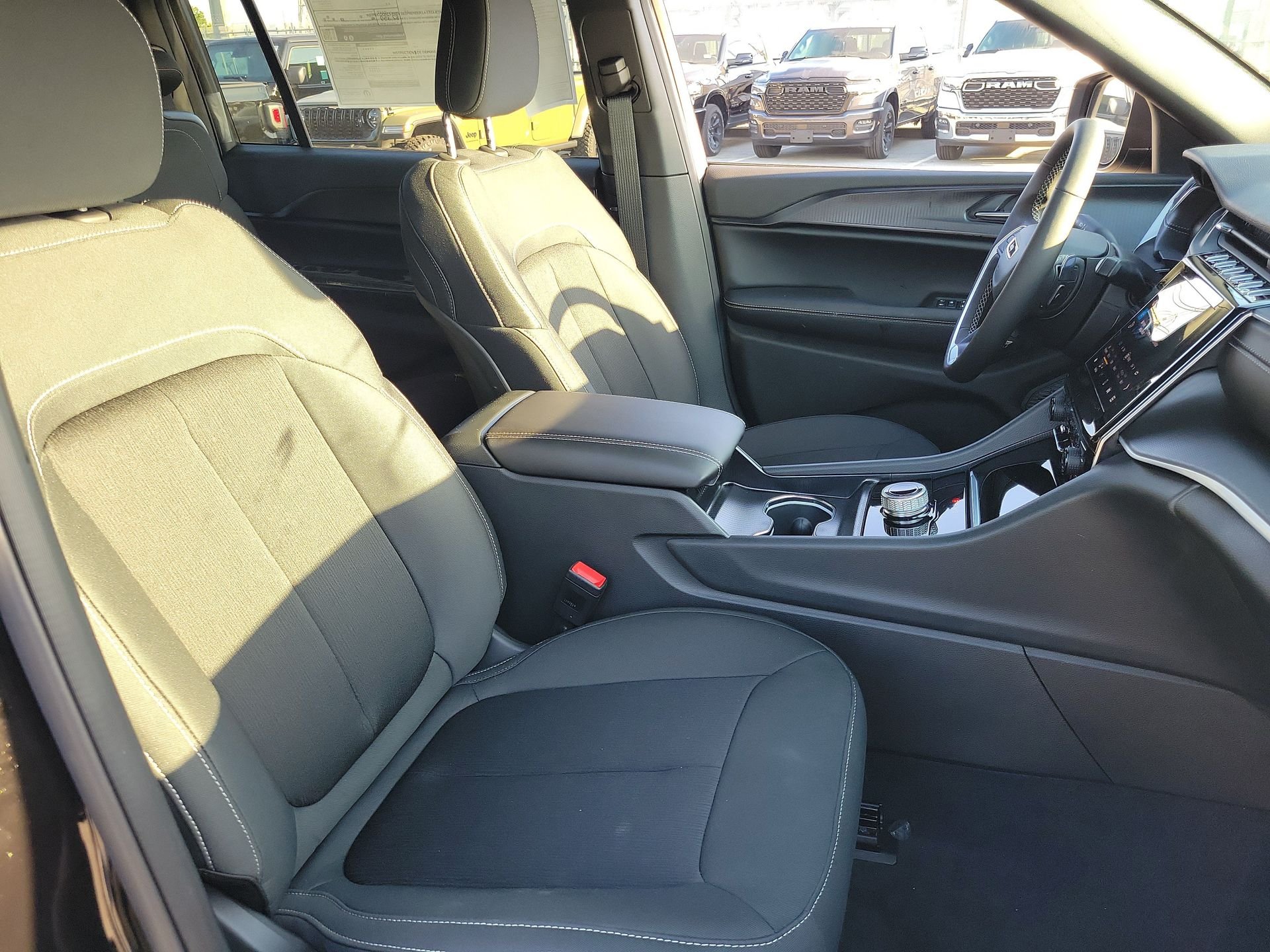 New 2026 Diamond Black Crystal Pearl-Coat Exterior Paint Jeep Laredo X image 14