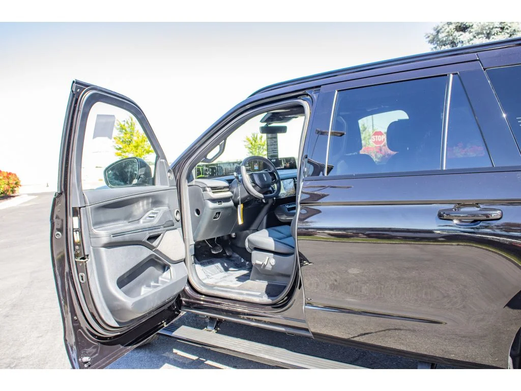 New 2026 Infinite Black Metallic Clearcoat Lincoln Reserve image 36