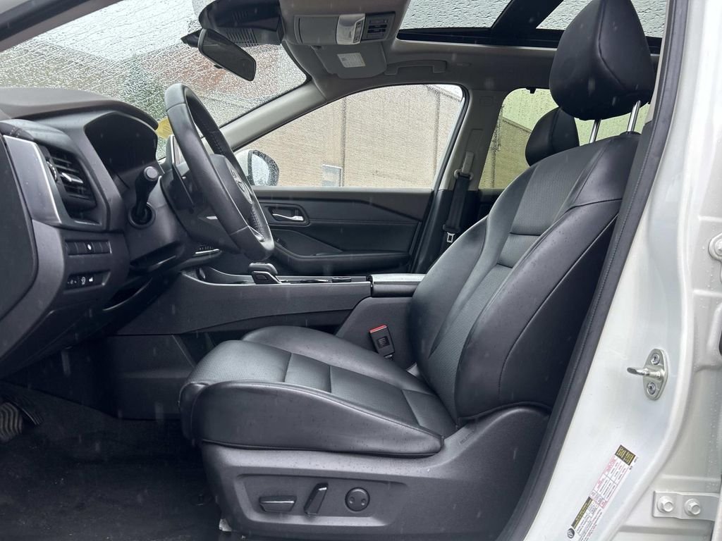 Used 2023 White Nissan SV image 14