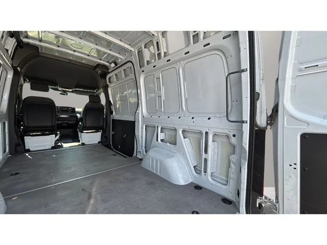 Used 2025  Mercedes-Benz Cargo 144 WB image 34