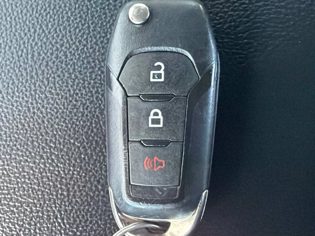 Used 2024 Oxford White Ford XLT image 24