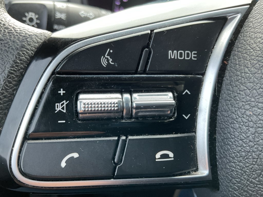 Used 2020 Snow White Pearl Kia LX image 20