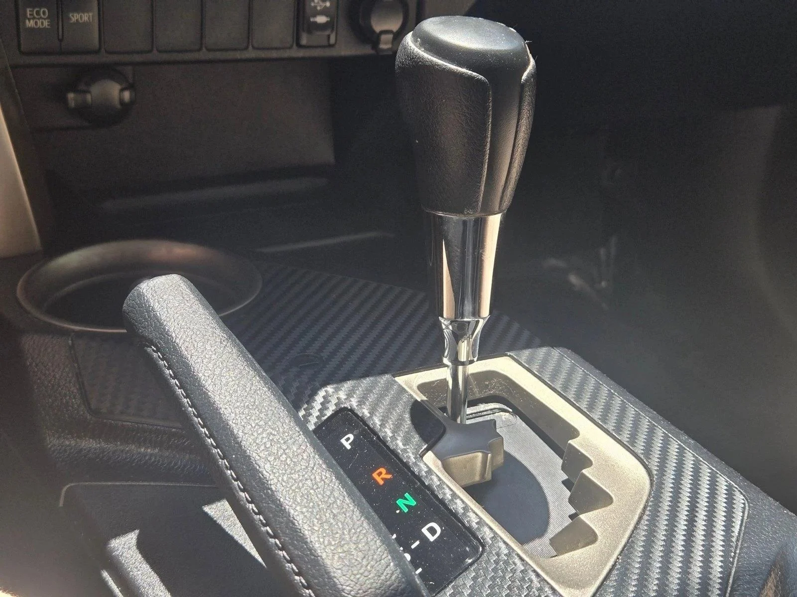 Used 2015 Pyrite Mica Toyota XLE image 15