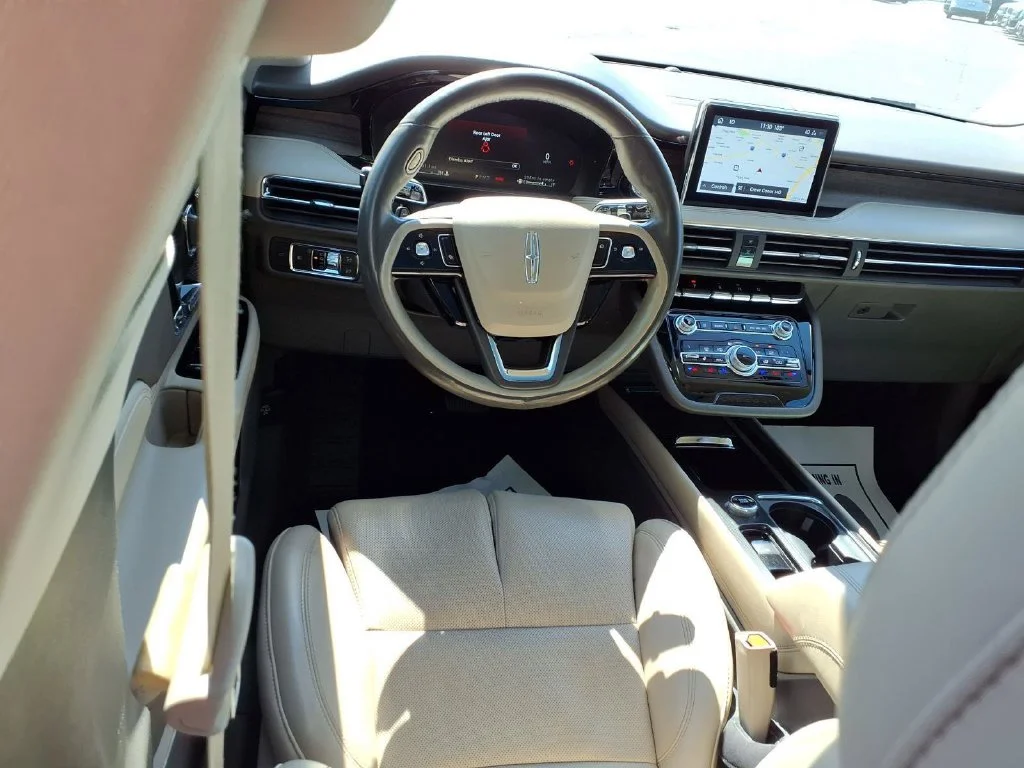 Used 2020 Blue Lincoln Reserve image 3