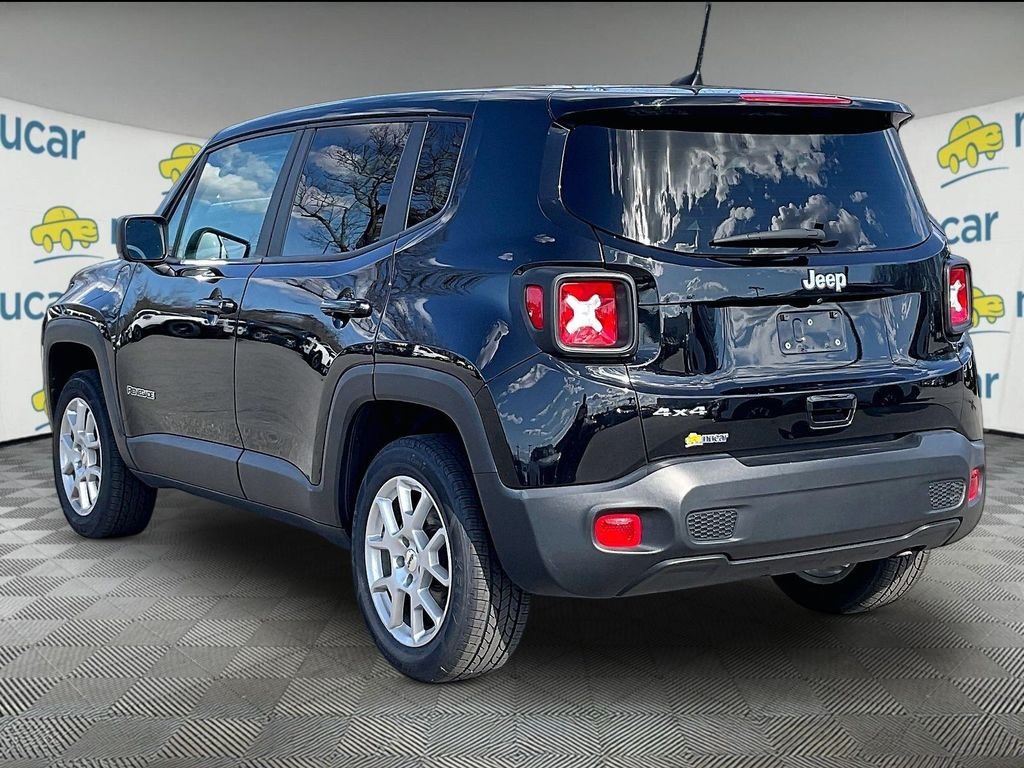 Used 2023 Black Clearcoat Jeep Latitude image 4