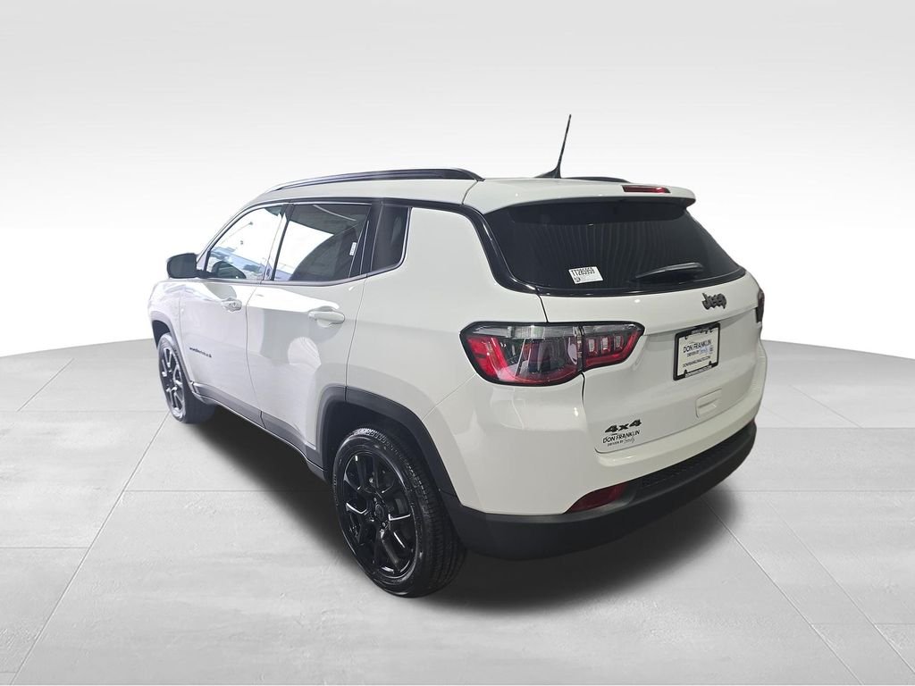 New 2026 Bright White Clearcoat Jeep Latitude image 5