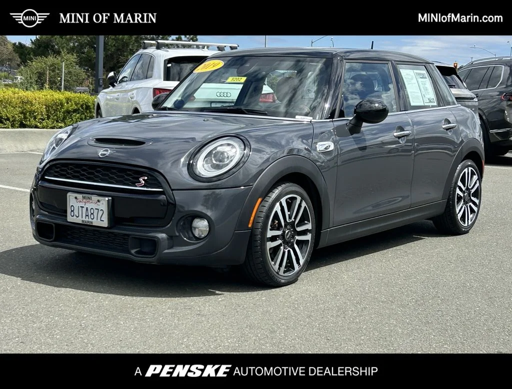 2019 MINI Hardtop Cooper S Iconic's photo