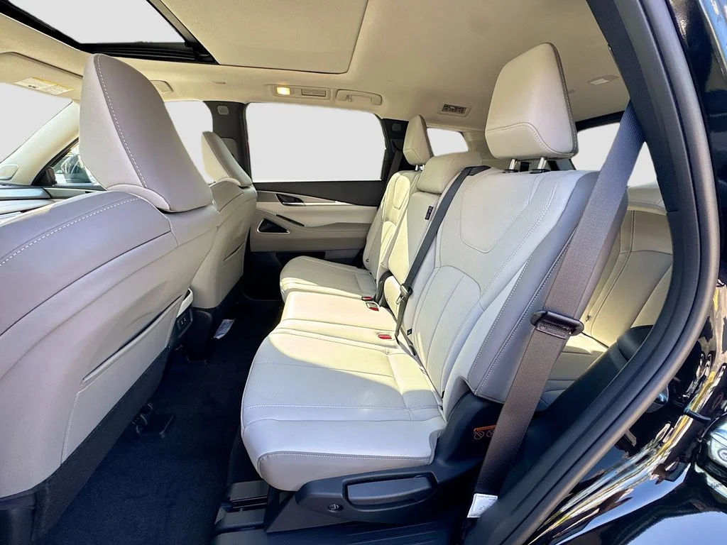 Used 2027 Black INFINITI LUXE image 27