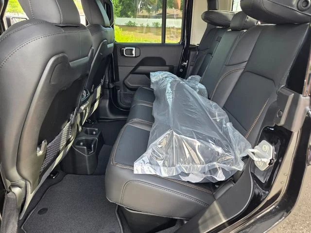 New 2026 Black Clear-Coat Exterior Paint Jeep Sahara image 7