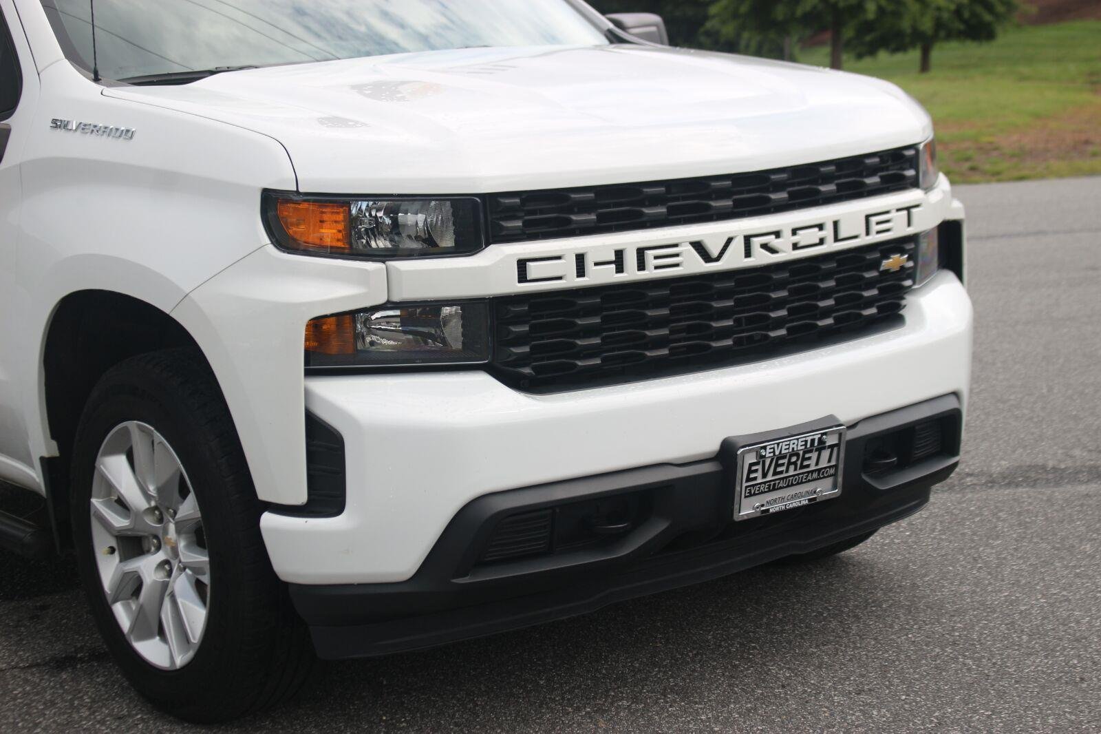 Used 2022 Summit White Chevrolet Custom image 9