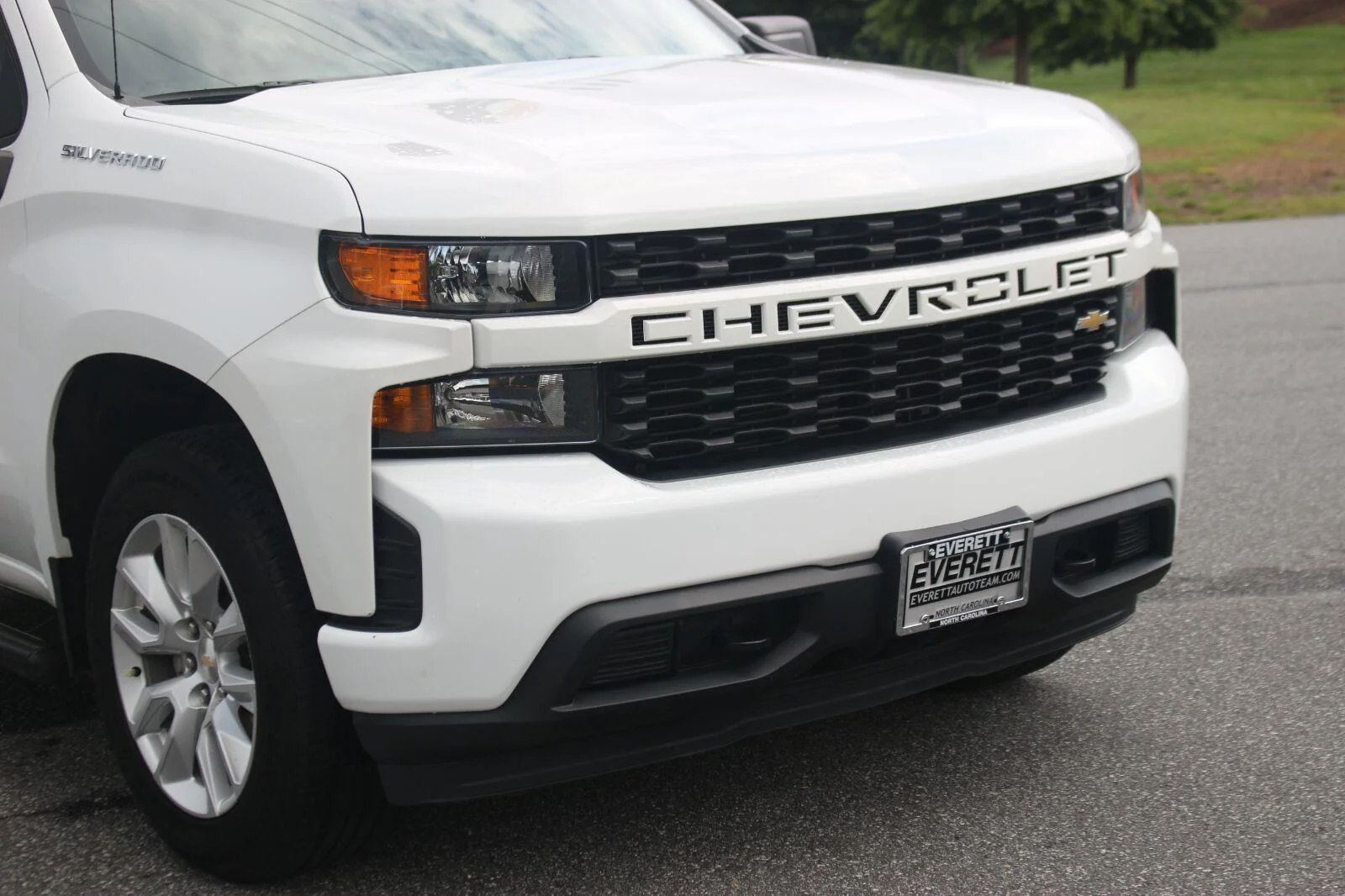 Used 2022 Summit White Chevrolet Custom image 9