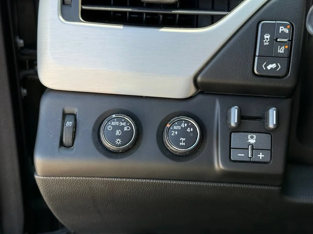 Used 2015 IRIDIUM METALLIC GMC SLE image 27