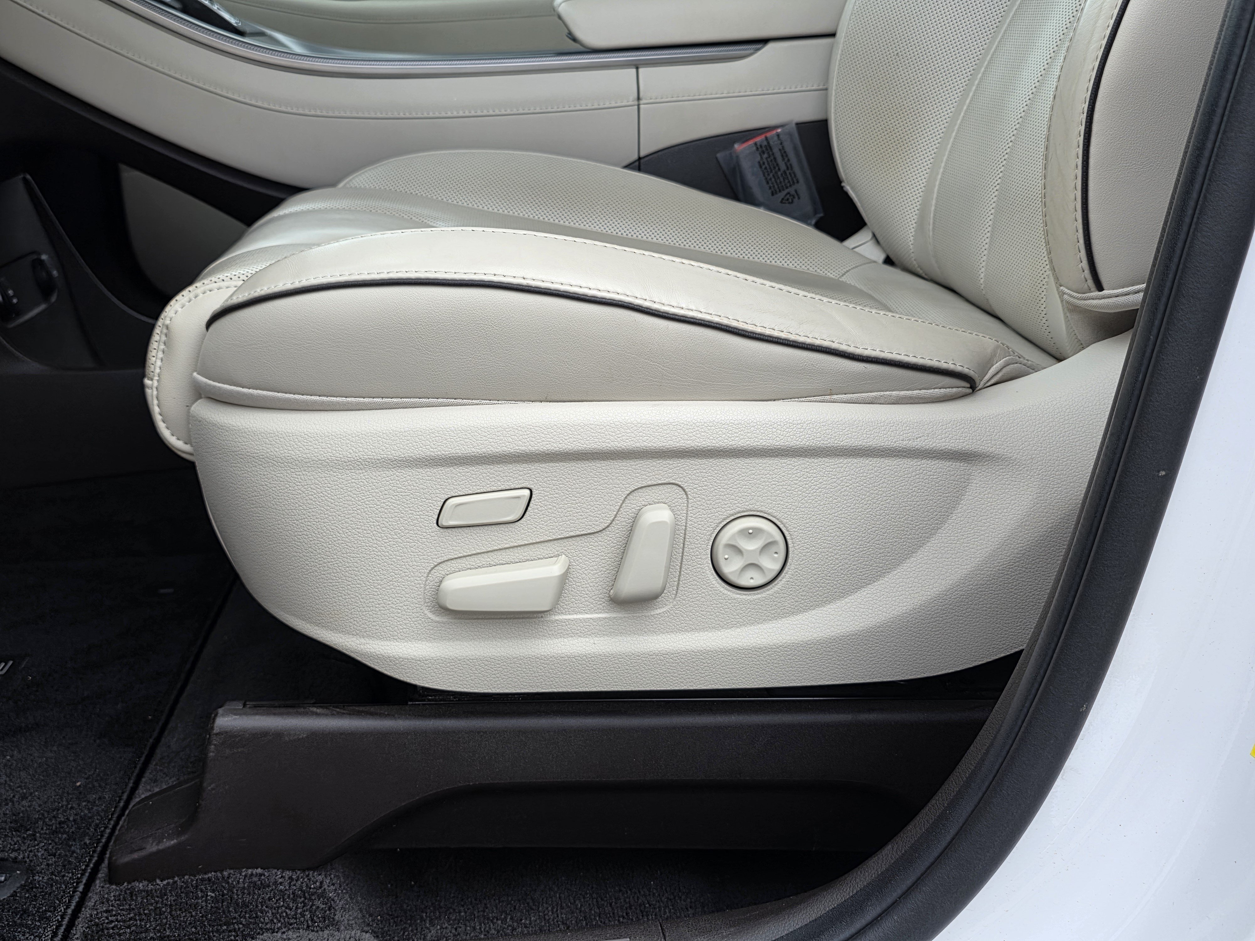 Used 2020 Hyper White Hyundai Limited image 13