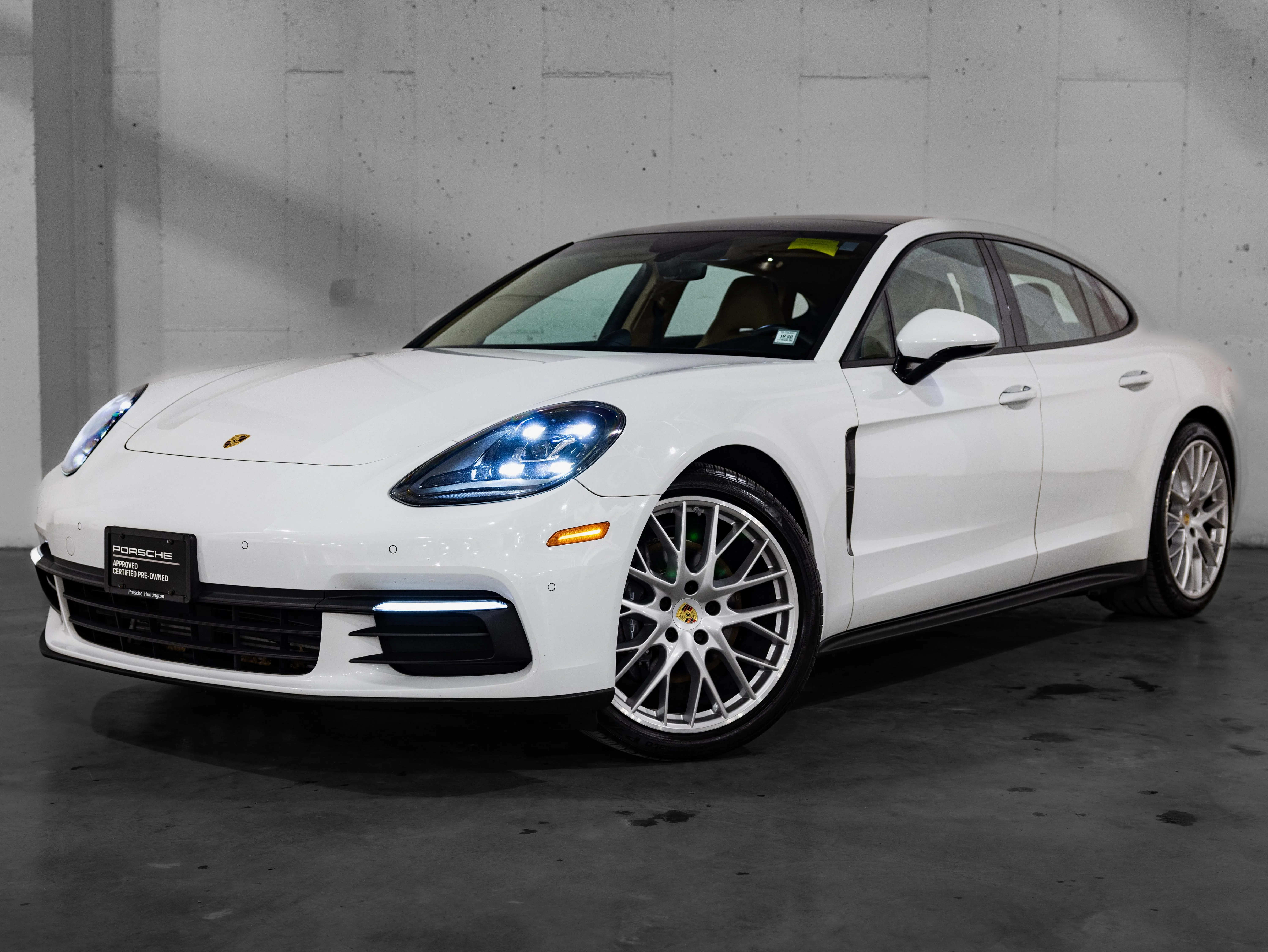 2018 Porsche Panamera 4's photo