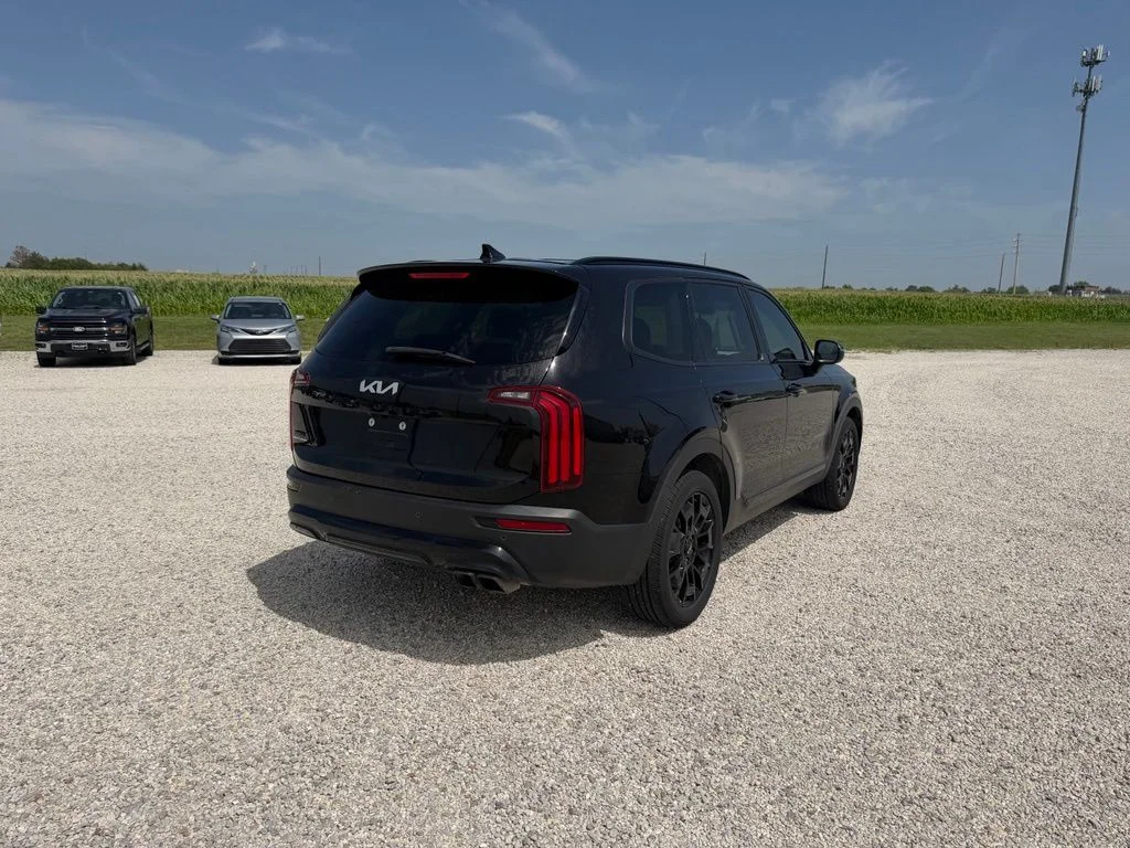 Used 2022 Black Kia EX image 3