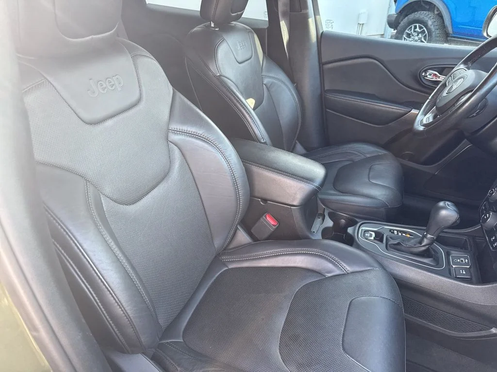 Used 2021 Green Jeep Latitude Lux image 35