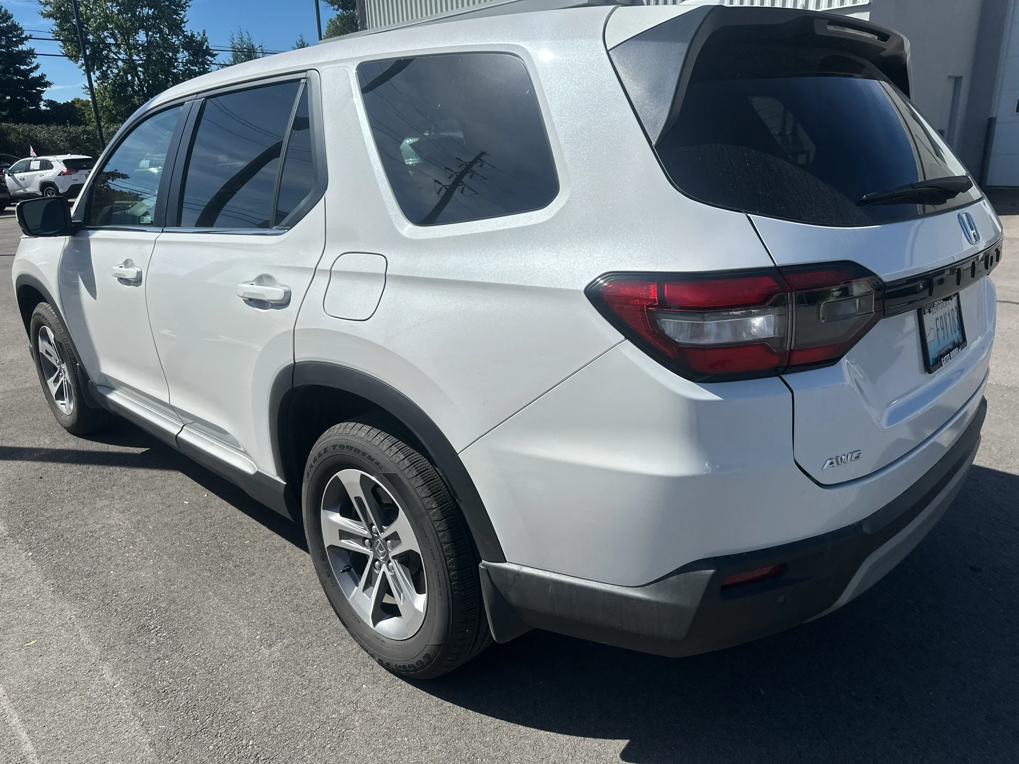 Used 2025 White Honda EX-L image 5