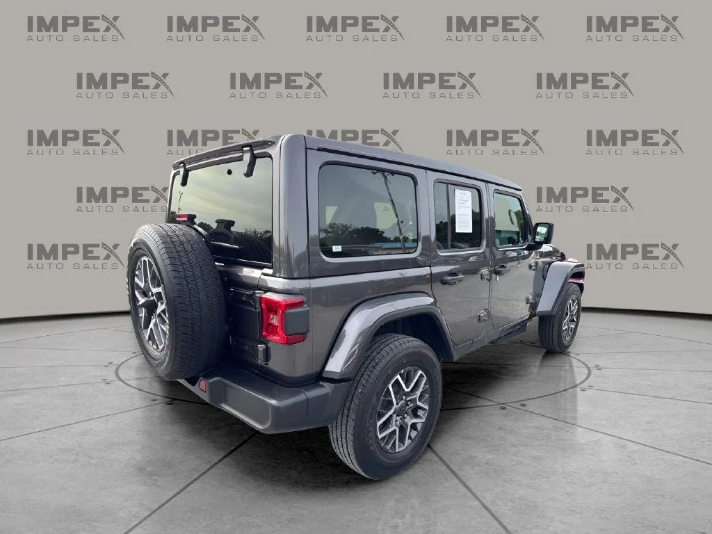 Used 2026 Gray Jeep Sahara image 5