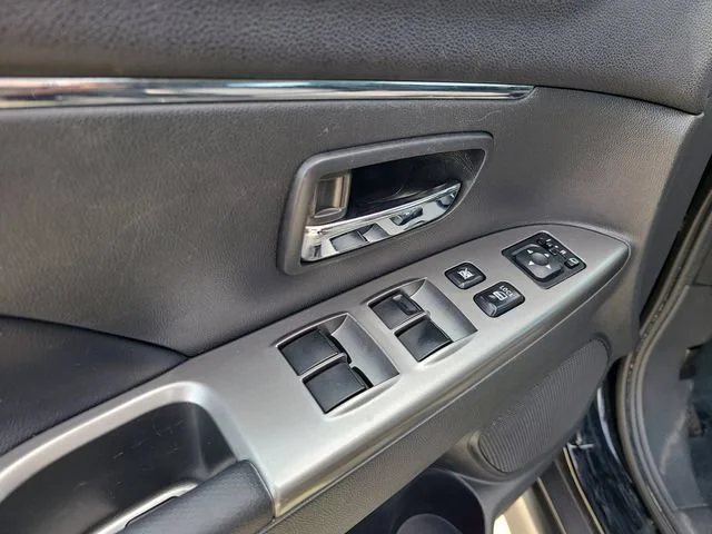 Used 2024 Silver Mitsubishi S image 14