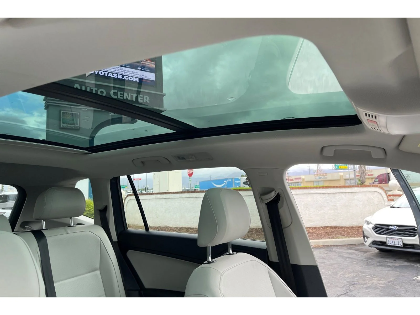 Used 2020 Platinum Gray Metallic Volkswagen SE image 20