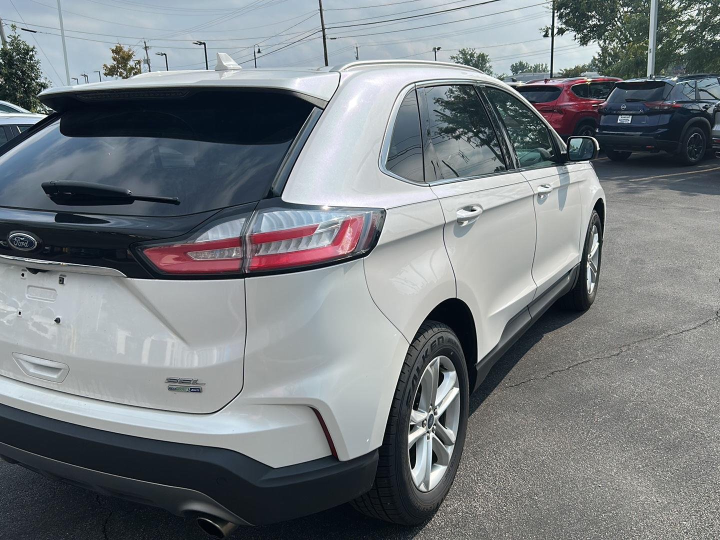 Used 2019 White Platinum Metallic Tri-Coat Ford SEL image 2