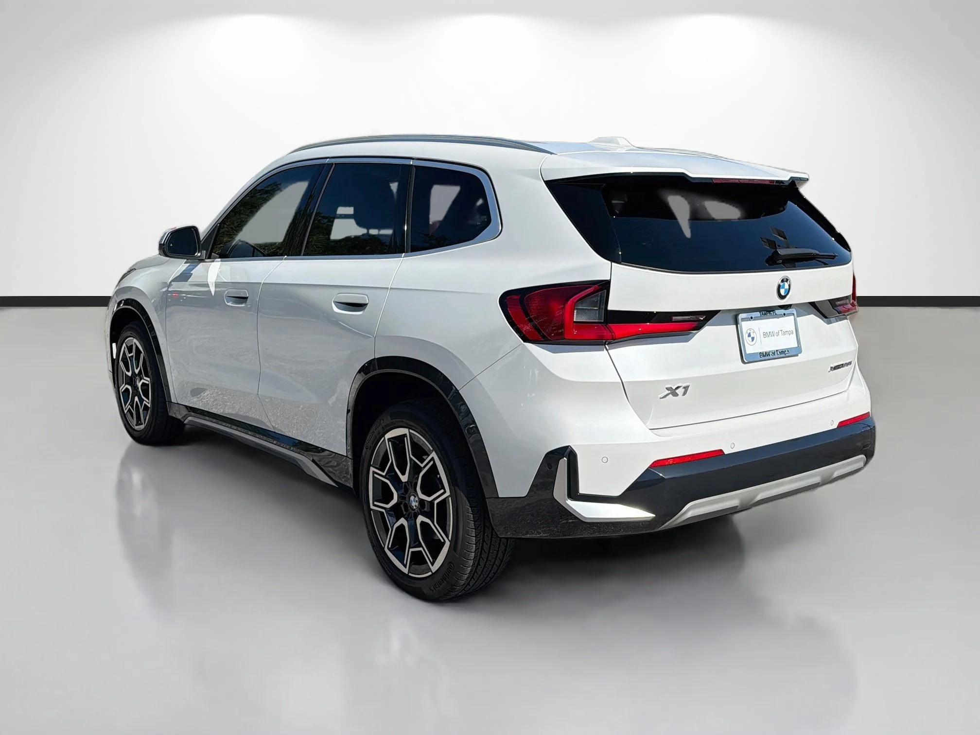 Used 2024 Mineral White Metallic BMW xDrive28i image 5
