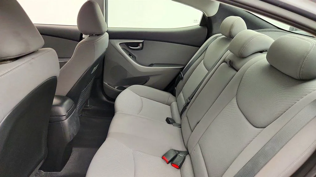Used 2015 Titanium Gray Metallic Hyundai 4dr Sedan Automatic SE w/ Popular Equipment Pkg image 18