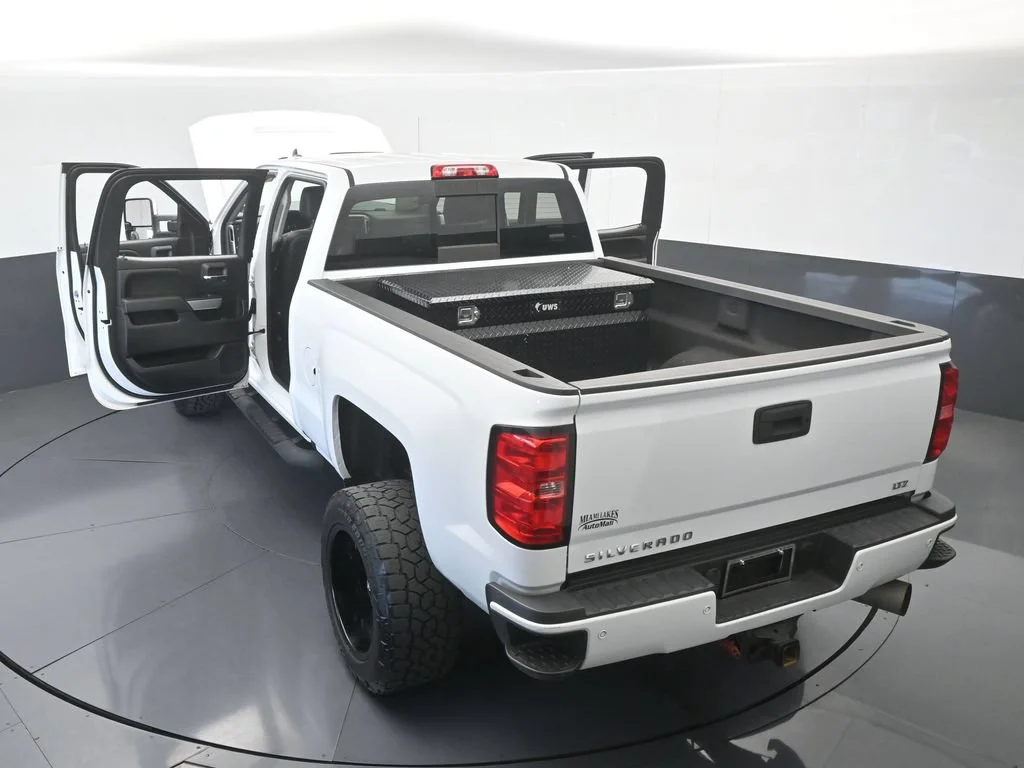 Used 2018 Summit White Chevrolet LTZ image 75