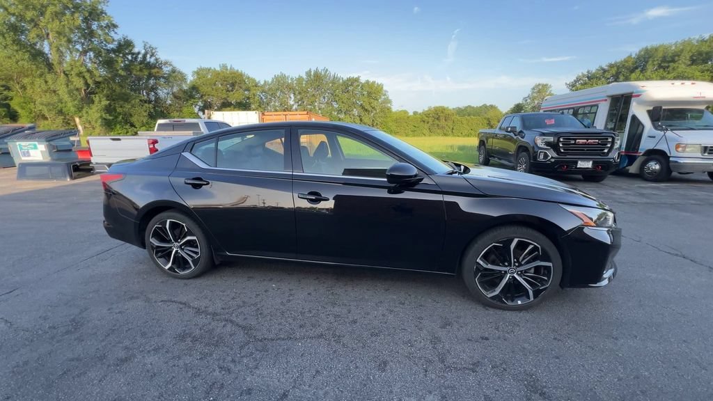 Used 2024 Black Nissan 2.5 SR image 9