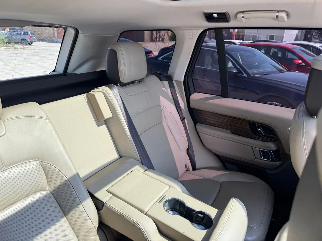 Used 2019 Blue Land Rover 3.0L V6 Supercharged HSE image 9