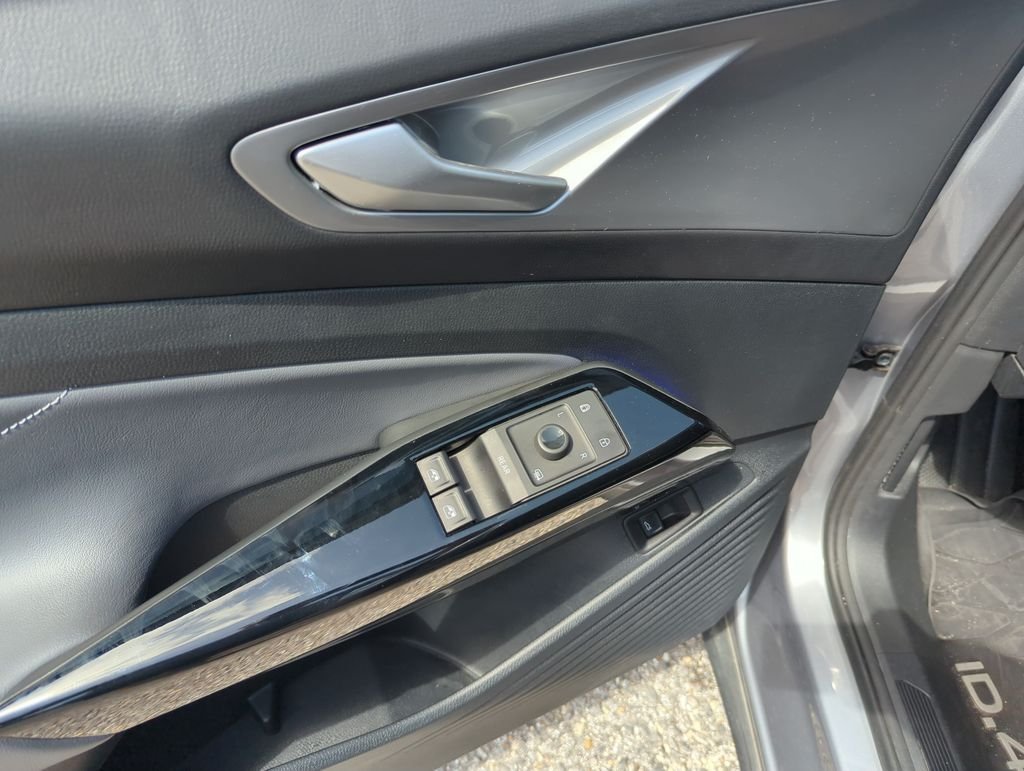 Used 2023 Silver Volkswagen Pro S image 19