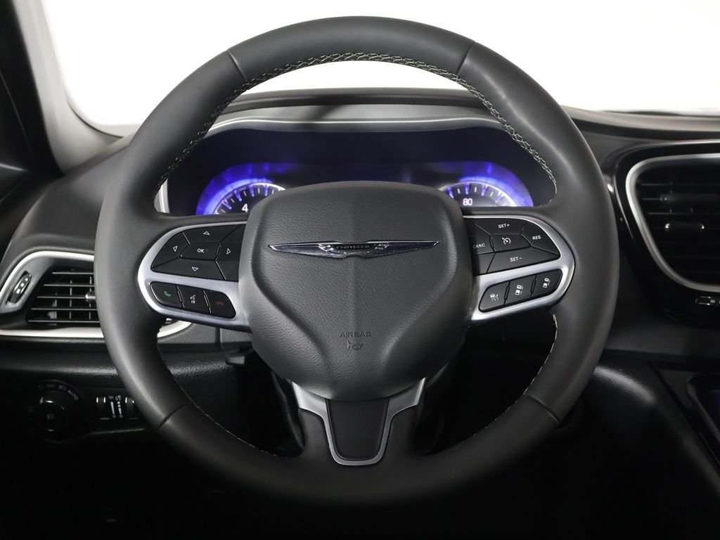 2025 Chrysler Pacifica Select - Photo 36