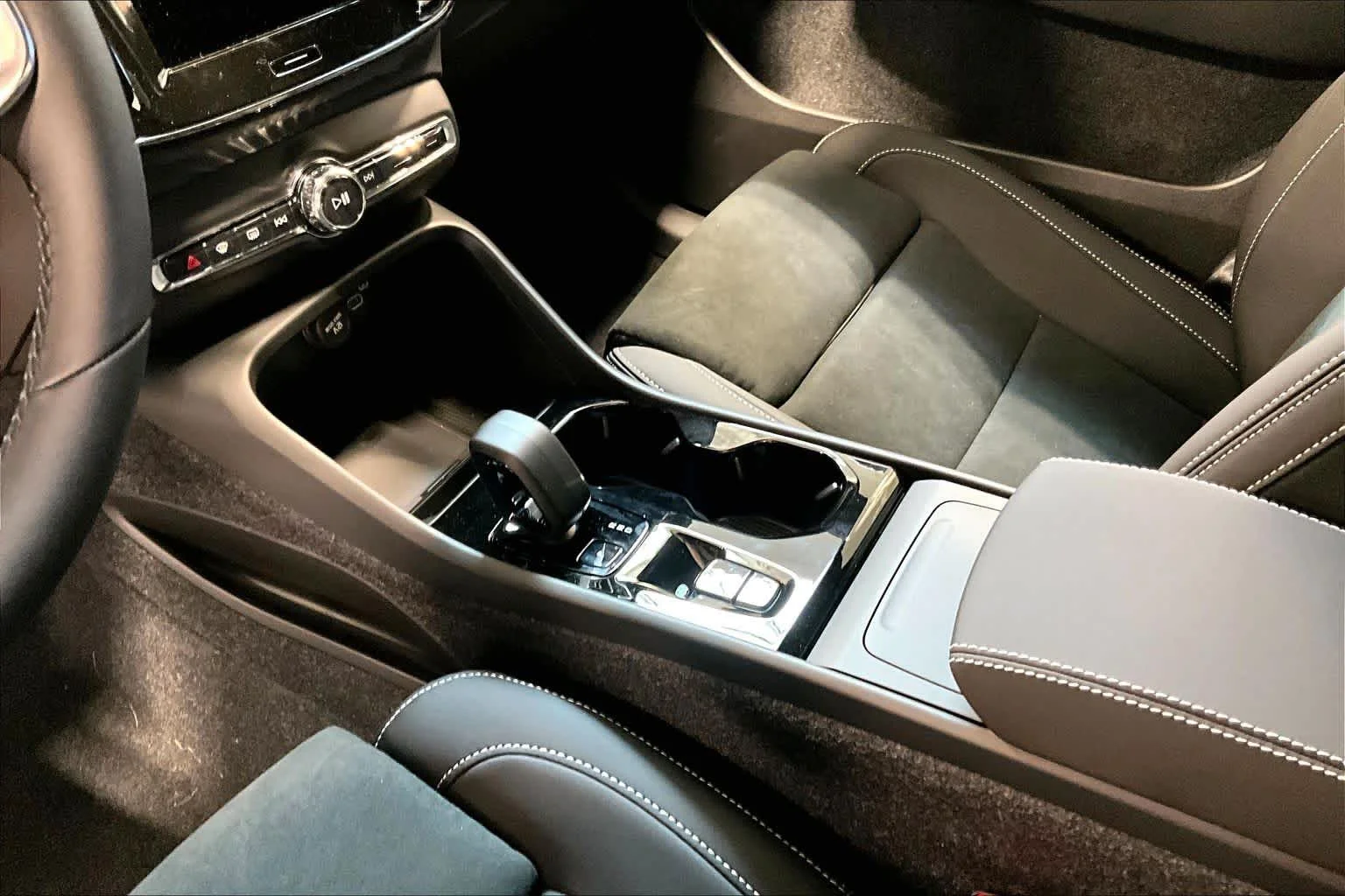 New 2026 Vapour Grey Volvo Ultra image 10