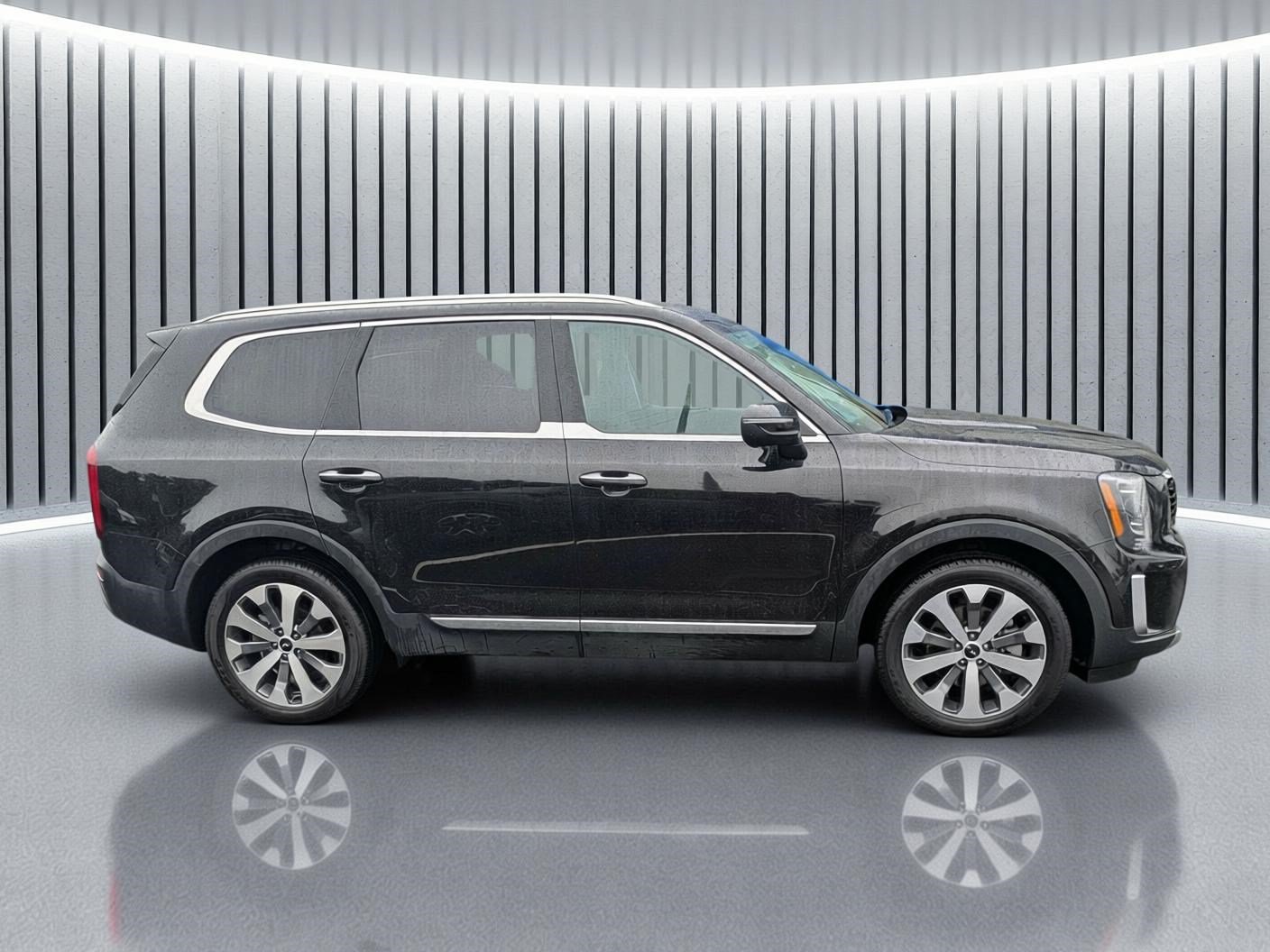Used 2022 Black Copper Kia S image 4