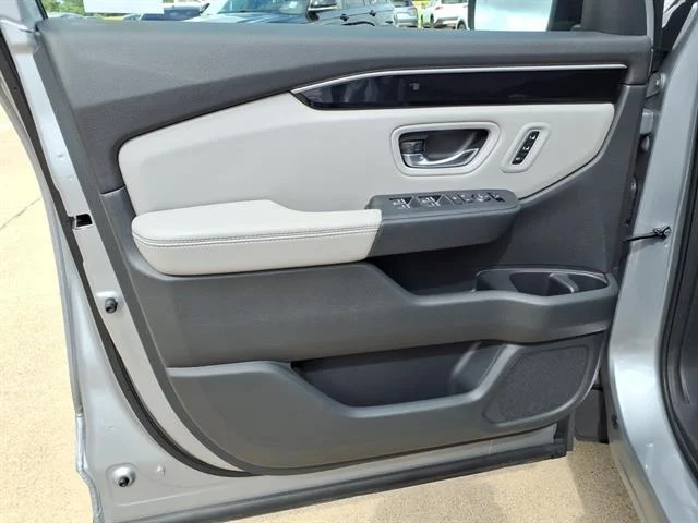 Used 2023 Lunar Silver Metallic Honda EX-L image 19