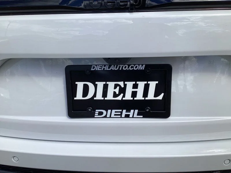 New 2026 Bright White Clear-Coat Exterior Paint Jeep  image 13