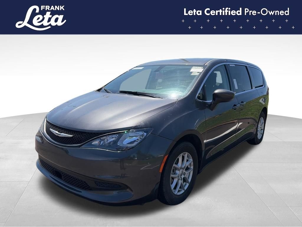 2022 Chrysler Voyager LX's photo