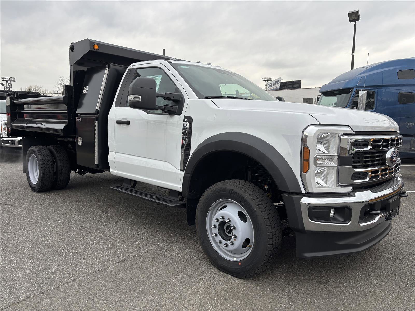 2025 Ford F-550 Super Duty Chassis Cab XL - Photo 5