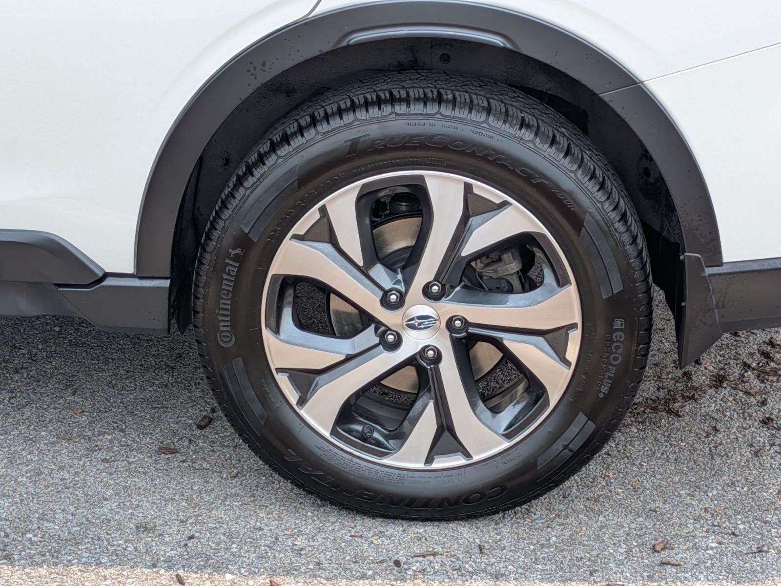 Used 2022 Crystal White Pearl Subaru Limited image 9