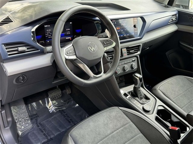 2022 Volkswagen Taos SE photo 2