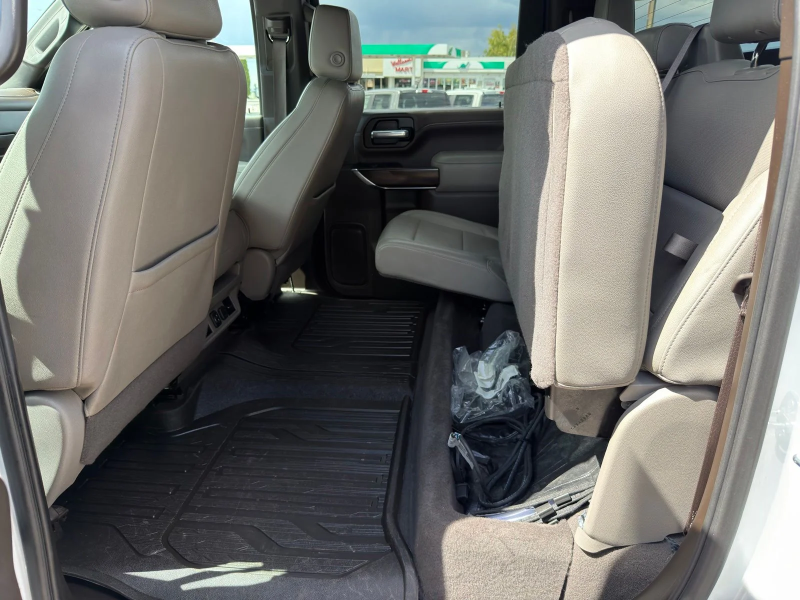 Used 2023 White GMC SLT image 32