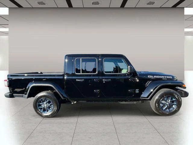New 2026 Black Clear-Coat Exterior Paint Jeep 85th Anniversary Edition image 2